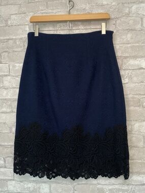 REBECCA TAYLOR Luxury Navy Matelassé Skirt with Black Lace Overlay Hem Size: 4
